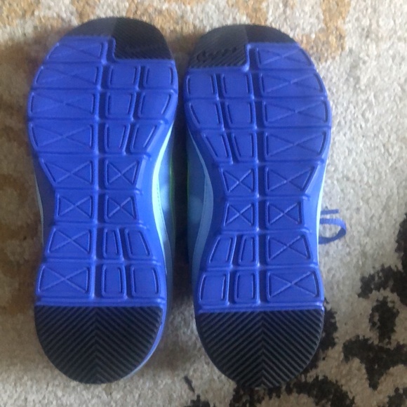 Women’s Nike total core training sneakers - Picture 3 of 5